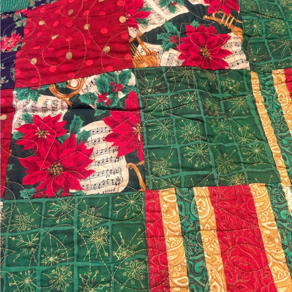 Holiday Patchwork Quilt  Blanket with Red and Green Floral Design